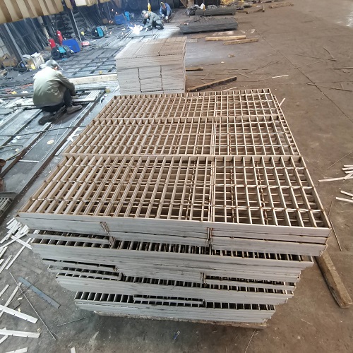 化工廠用不銹鋼鋼格板鋼格柵：防滑、防腐相結(jié)合