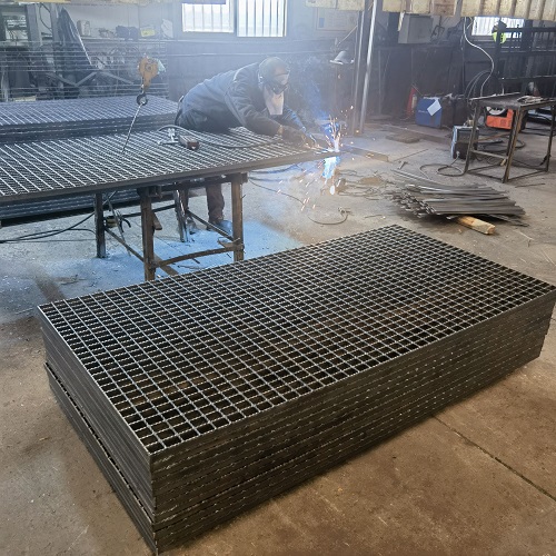 平臺鋼格板鋼格柵排水與通風(fēng)效果