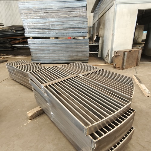 平臺(tái)鋼格柵板：長效耐用的理想選擇