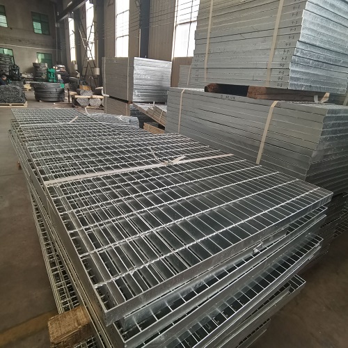 污水處理廠鋼格板如何選？防滑耐腐是關(guān)鍵！