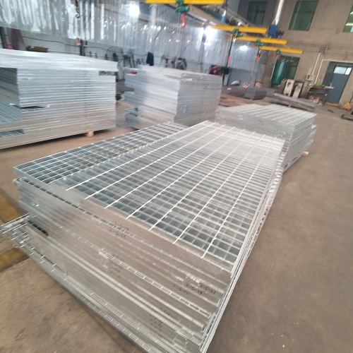 污水處理廠鋼格板如何選？防滑耐腐是關(guān)鍵！