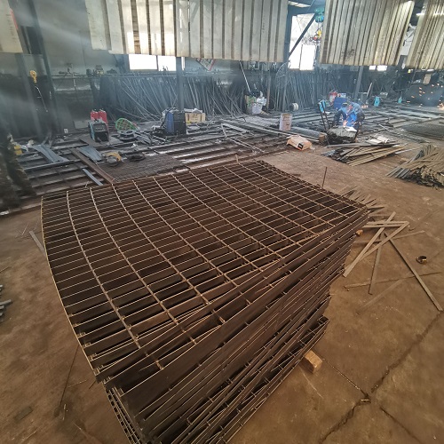 石化行業(yè)鋼格板防火方案：阻燃涂層如何選擇？