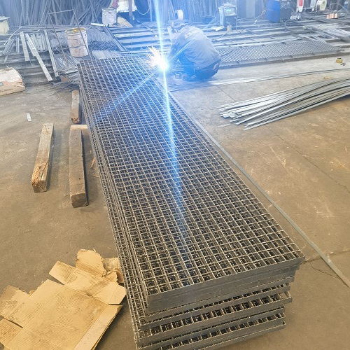 鋼格板采購避坑指南：這5個(gè)參數(shù)不懂，小心被坑！