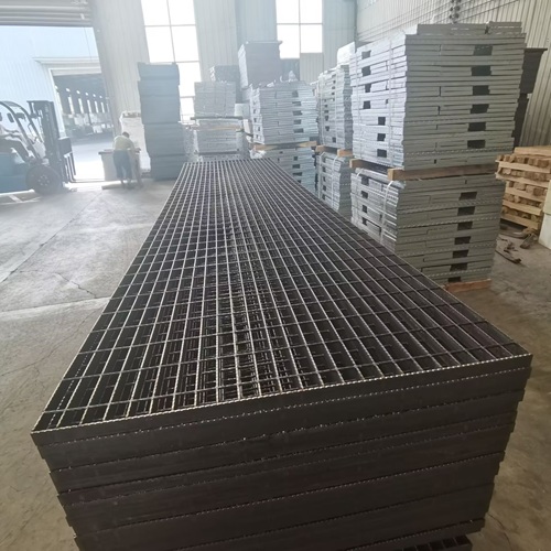 鋼格柵材質(zhì)怎么挑？碳鋼、不銹鋼優(yōu)劣勢深度解析