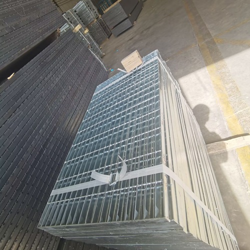 鋼格柵材質(zhì)怎么挑？碳鋼、不銹鋼優(yōu)劣勢深度解析