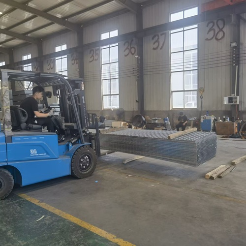 從工廠到市政，鋼格柵如何撐起工程建設(shè)半邊天？