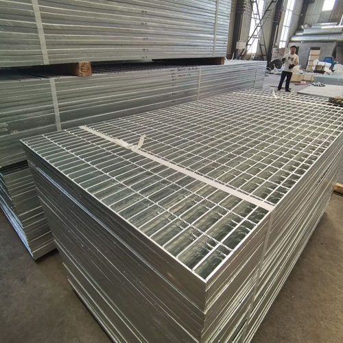 鋼格柵知識科普：材質(zhì)、規(guī)格如何影響使用效果？