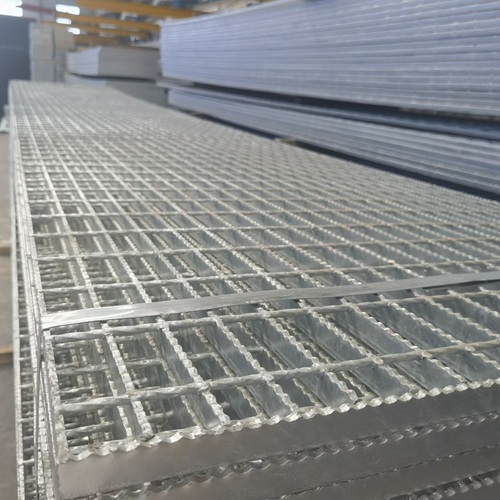 鋼格柵對比傳統(tǒng)材料，優(yōu)勢竟有這么多？