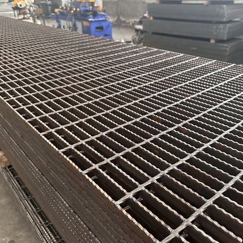 鋼格板變形后還能修復(fù)嗎？修復(fù)技巧全公開