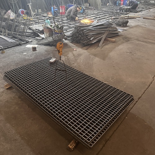 鋼格板在工業(yè)平臺(tái)中的4大應(yīng)用優(yōu)勢(shì)