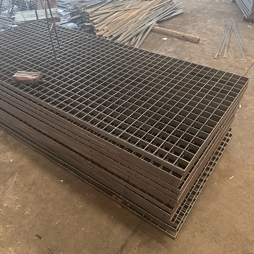 鋼格板搭配支撐結(jié)構(gòu)這樣做穩(wěn)固不松動(dòng)